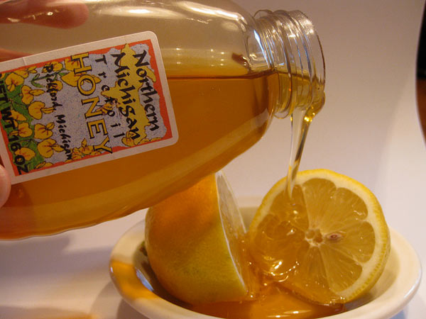 Lemon honey lip serum