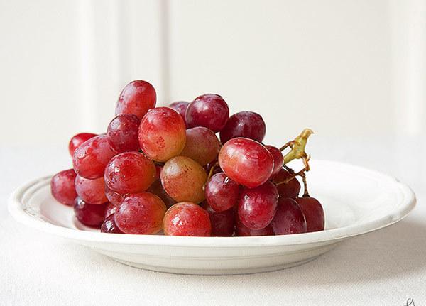 Grape mask for glowing face Grape mask for glowing face