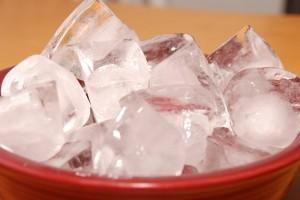Ice cubes to reduce swelling and redness of acne