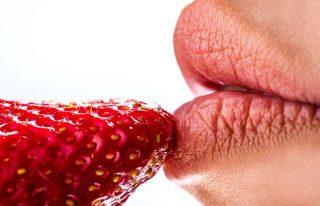 Strawberry Lip Mask To Get Soft Pink Lips Strawberry Lip Mask To Get Soft Pink Lips