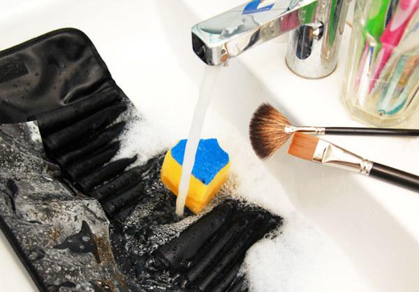 Clean Makeup Brush tips