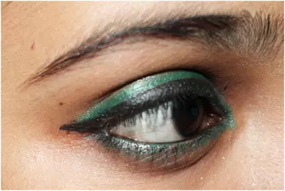 green and black eyeliner makeup 2