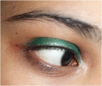 green and black eyeliner makeup