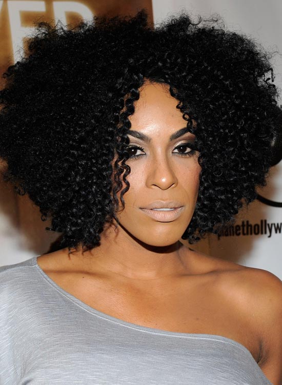 Voluminous-Wispy-Bob-with-Ringlets-and-Reverse-Layers