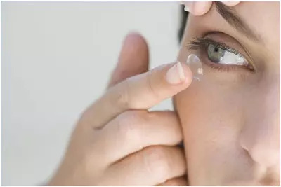 contact lenses make up