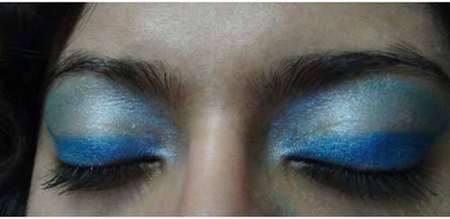 blue coloured eye shadow