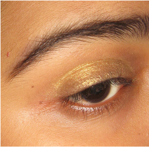 gold color eye makeup