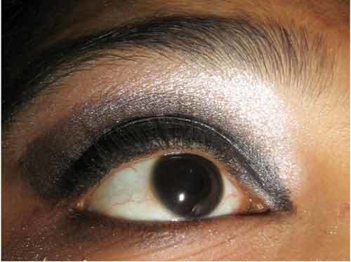 light blue eye shadow