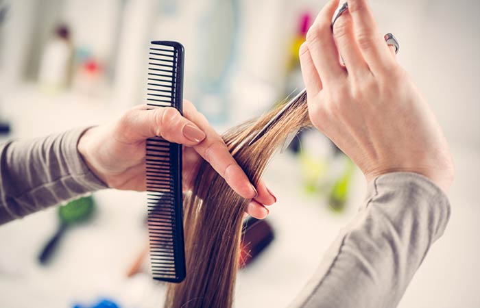3. Trim Your Hair Regularly - 17 EENVOUDIGE TRUCS OM UW HAAR SNELLER TE LATEN GROEIEN