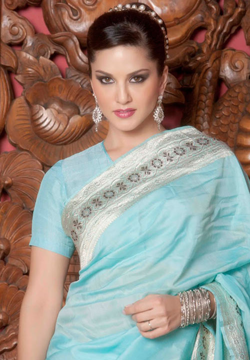 Bollywood Sexy Actress Sunny Leone Blue Saree Look