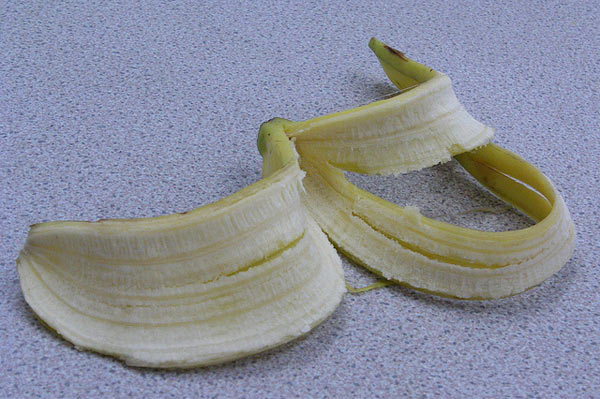 banana peel benefits on skin
