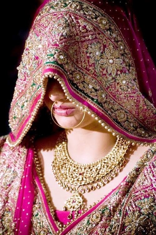 Rajasthan Bride in Pallu style sari and traditional gold jewelry