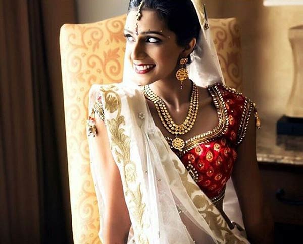 Beautiful Indian Dulhan Makeup Looks - Minimalistic Modern Bride Look