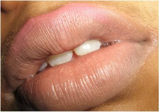 how to apply lipstick on thin lips 2