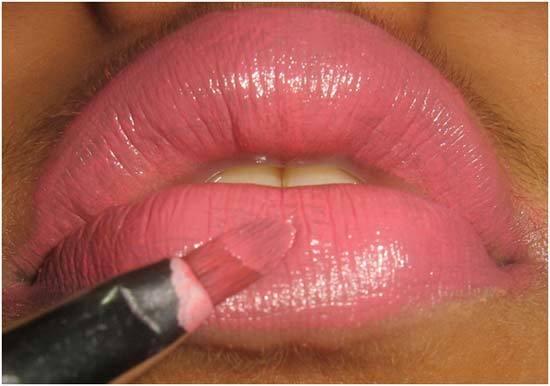 how to apply lipstick on thin lips 5