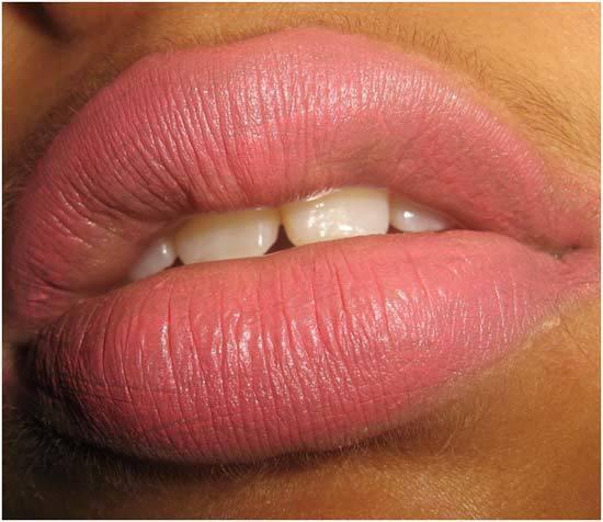 how to apply lipstick on thin lips 4