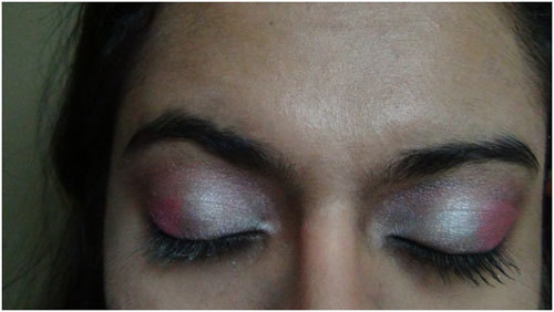 application of Pink eye shadow