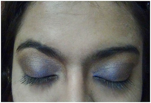 blue eye shadow