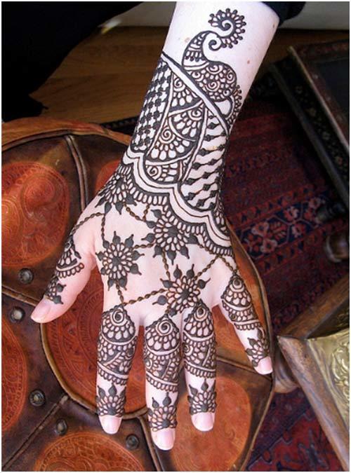 feminine design mehandi