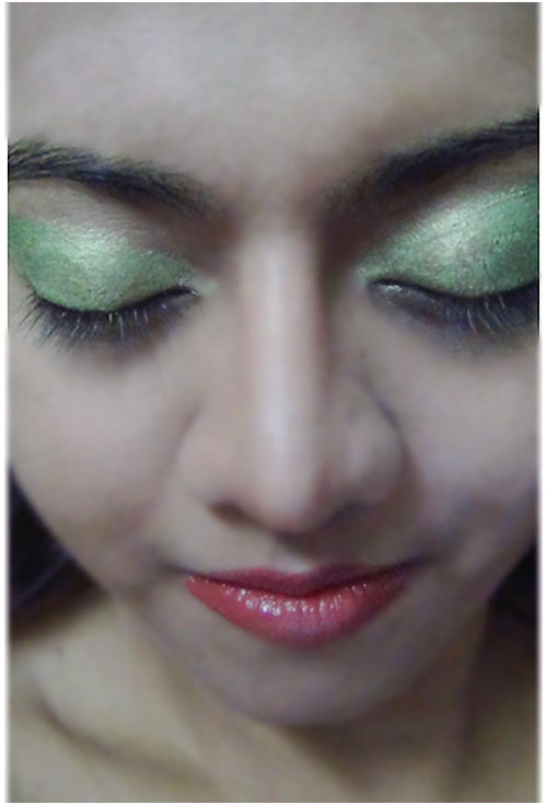 green eye shadow