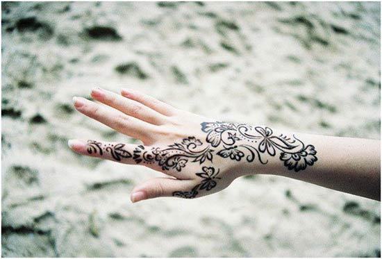 simple mehndi design for right hand