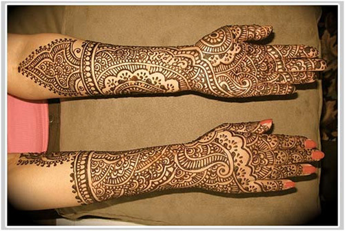 brides hands beautiful mehndi designs