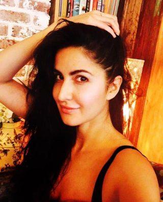Katrina Kaif Without Makeup - Real Life Pic Katrina Kaif Without Makeup - 3. Just A Picture Of ‘Hair’ And There