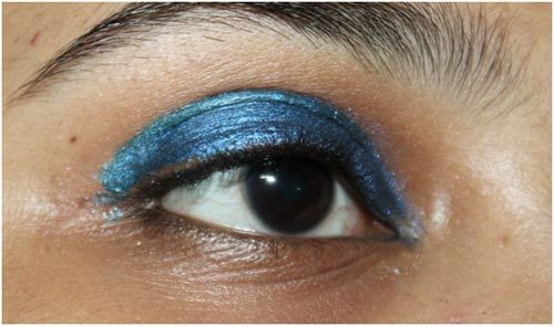blue eye pencil makeup
