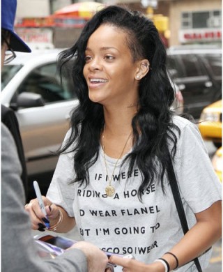 rihanna-without-makeup-320x390.jpg