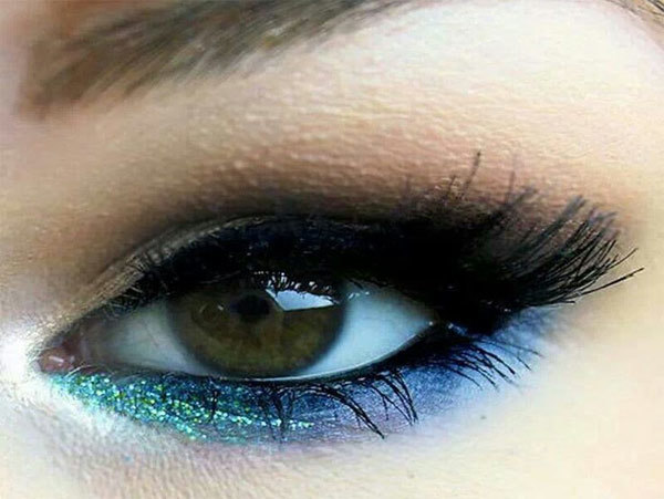  A Little Glitter Blue Eye Makeup Look