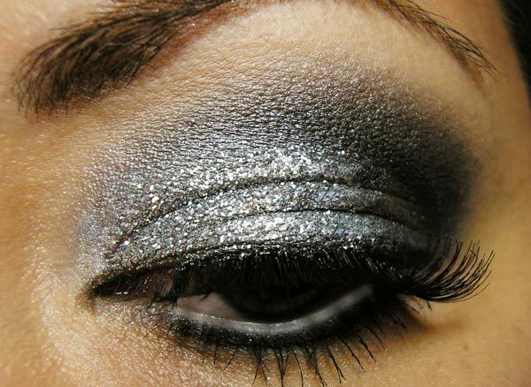  Glittery Charcoal Eye Makeup