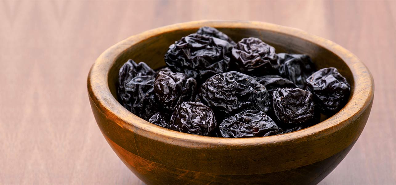 15 Best Benefits and Uses Of Prune Juice For Skin, Hair and Health