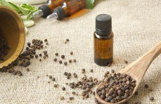 White Spots On Skin - Black Pepper Essential Oil For Vitiligo (b)-Black-Pepper-Essential-Oil-For-Vitiligo