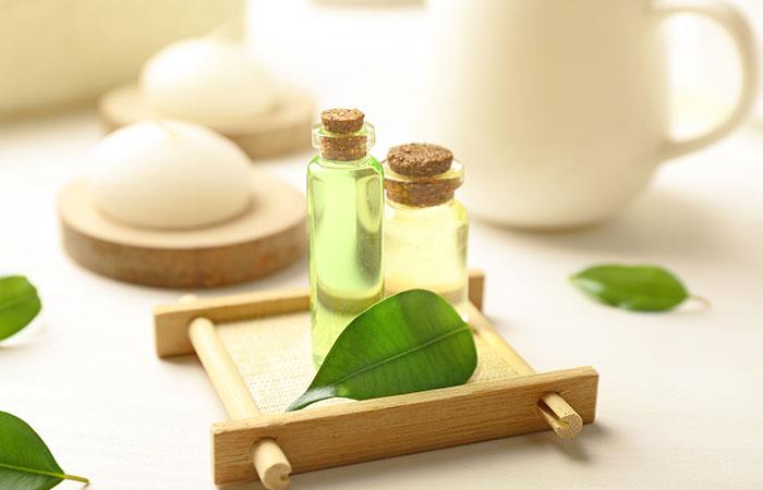 Baking-Soda-And-Tea-Tree-Oil-For-Dandruff