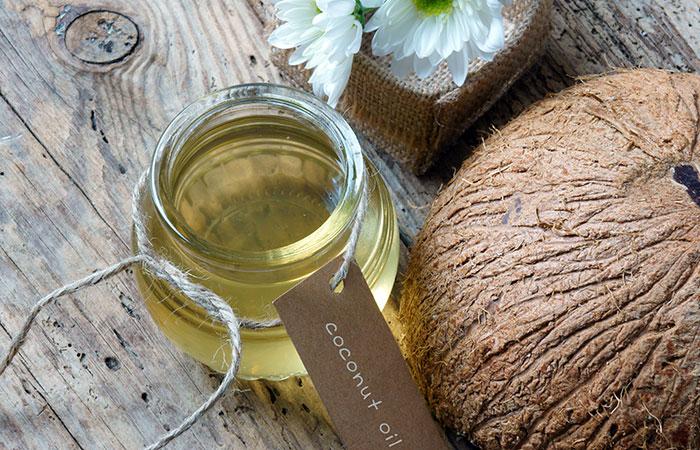 Coconut-Oil-And-Baking-Soda-For-Dandruff
