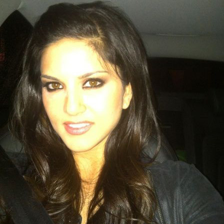 Sunny Leone Without Makeup Caught On Camera