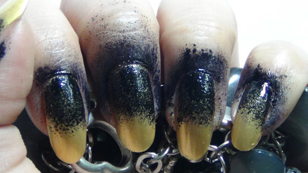 black and golden ombre nails thre