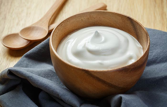 Home Remedies For Dry Eyes - Yogurt