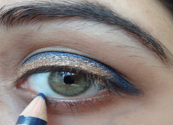 blue eyeliner to line the waterline