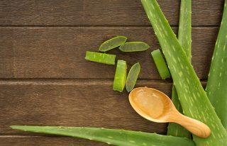 5. Castor Oil And Aloe Vera For Stretch Marks