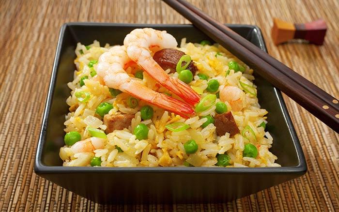Egg Fried Rice With Prawns And Peas