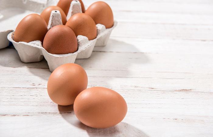 3. Shikakai And Egg - HOE SHIKAKAI TE GEBRUIKEN VOOR HAARGROEI
