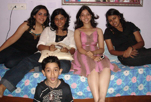 Tamanna Bhatia Surrounded By Family And Friends