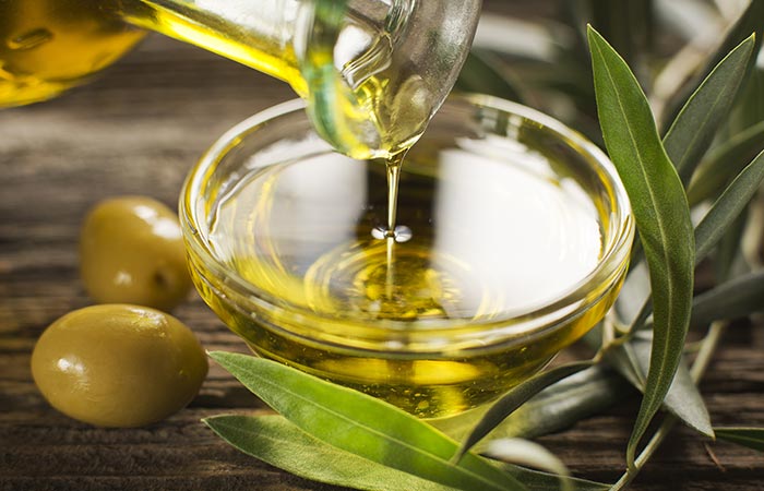 1. Use Tea Tree Oil With Olive Oil For Hair Growth - HOE TEA TREE OIL TE GEBRUIKEN OM HAARGROEI TE BEVORDEREN