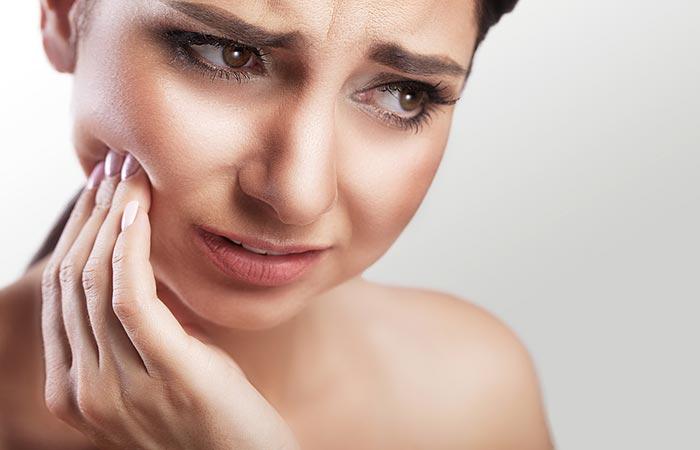 9. Painful Lower Molars Linked To Varicose Veins, Colon Disorder, And Lung Problems