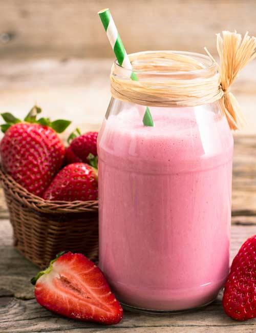 1. Oats And Strawberry Breakfast Smoothie