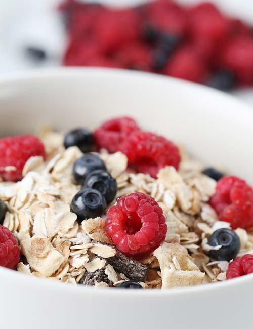 7. Oatmeal And Berries