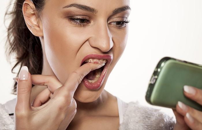 Do not let lipstick apply to teeth