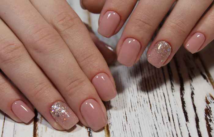 Glitter fade manicure short nail design 