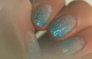 Glitter gradient short nail design